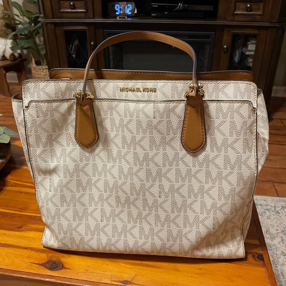 White Michael Kors purse